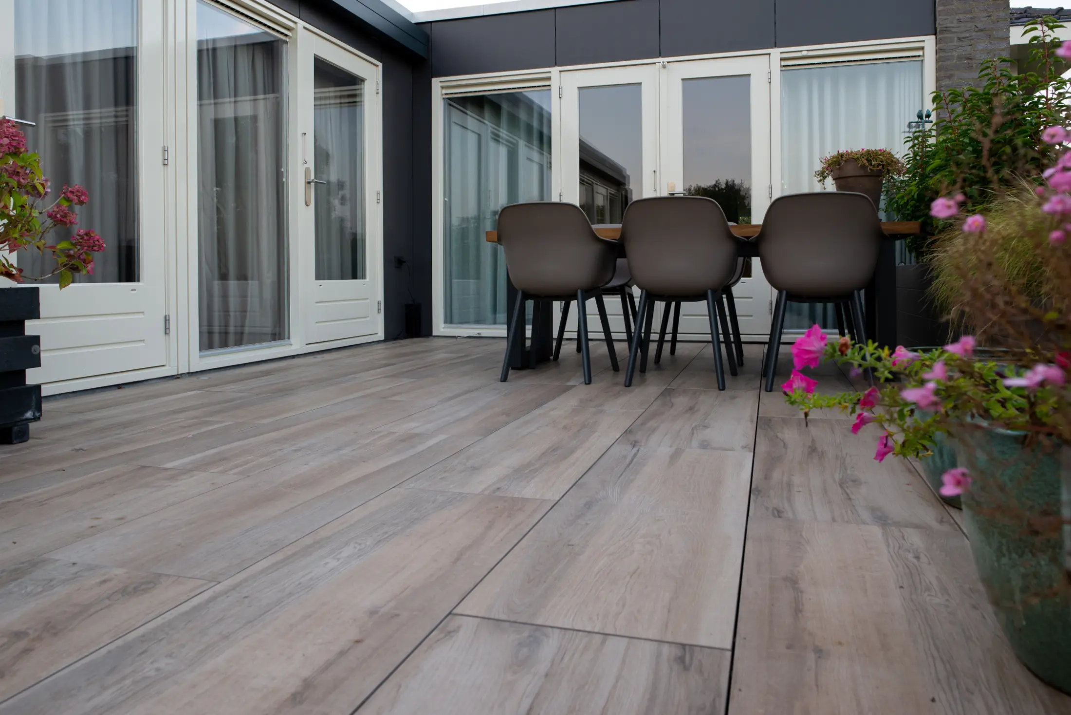 dakterras met houtlook keramische tegels