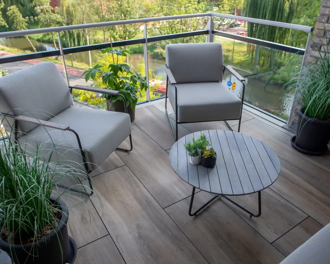 Balkon Veenendaal met houtlooktegels 40x120 cm