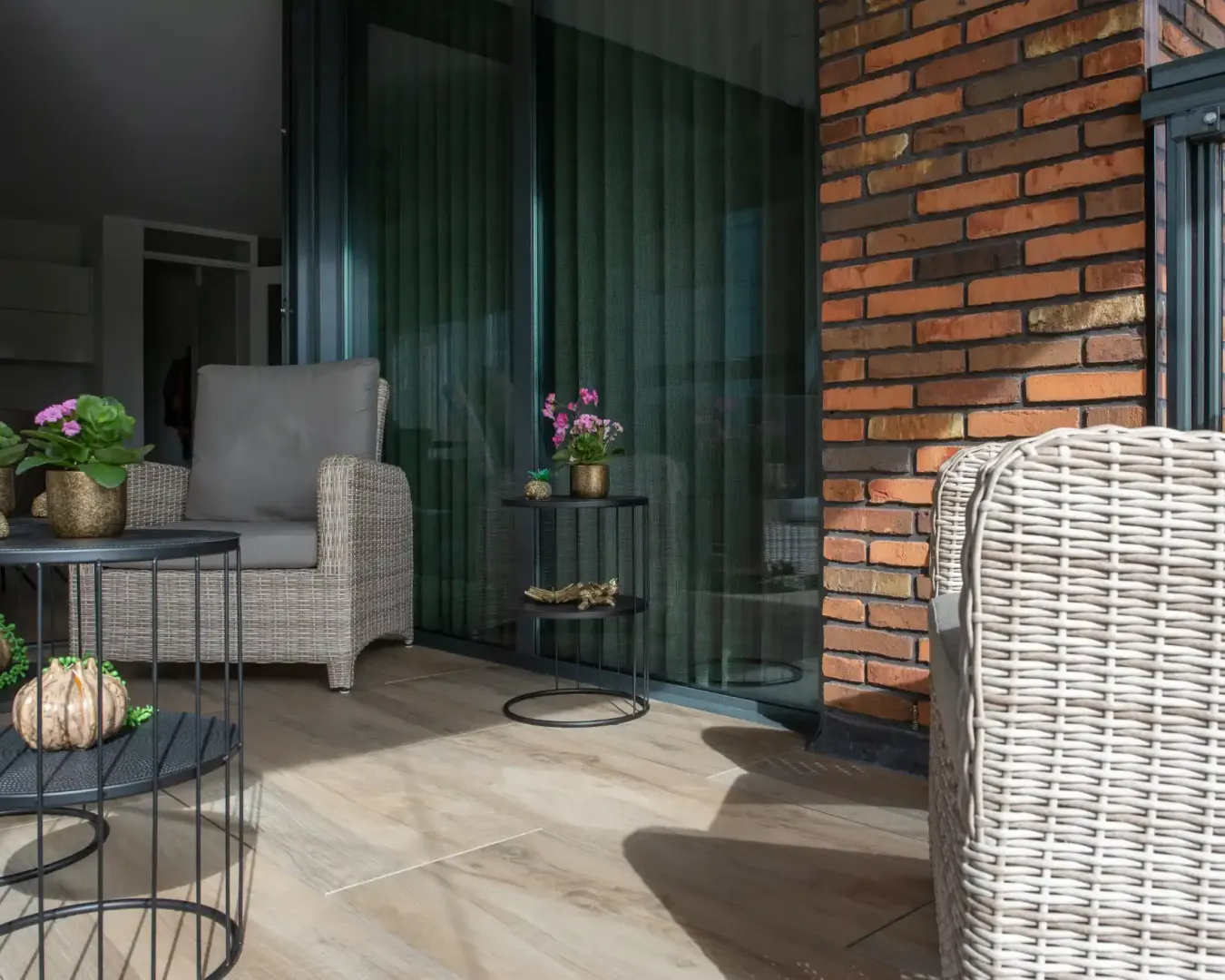 Aequa Silver houtlooktegels op balkon in Purmerend