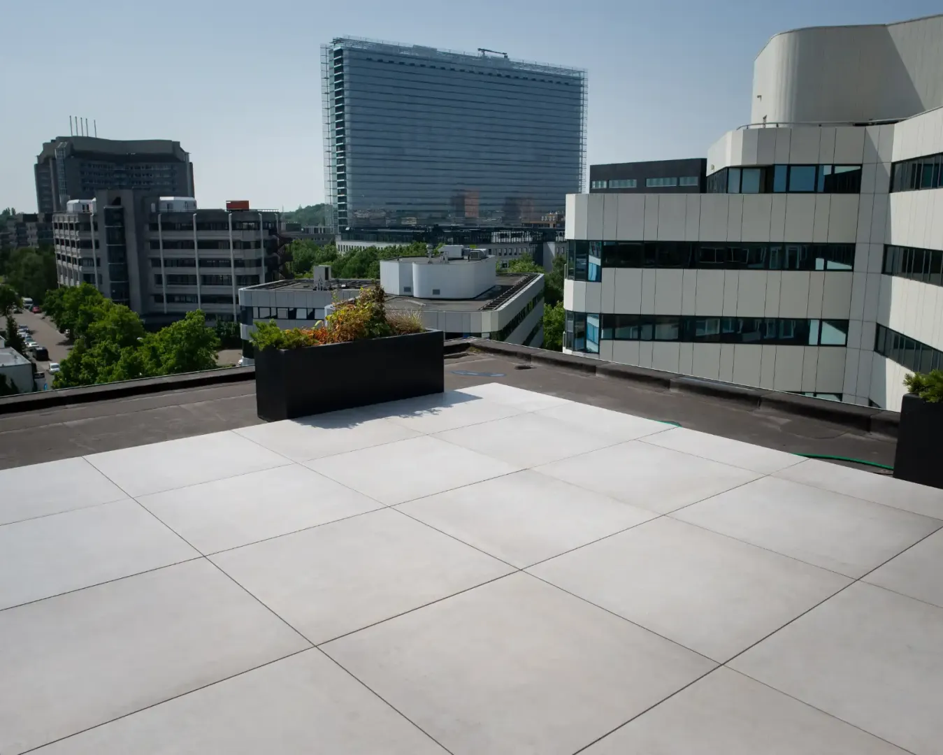 Aanleg dakterras van penthouse in Rijswijk