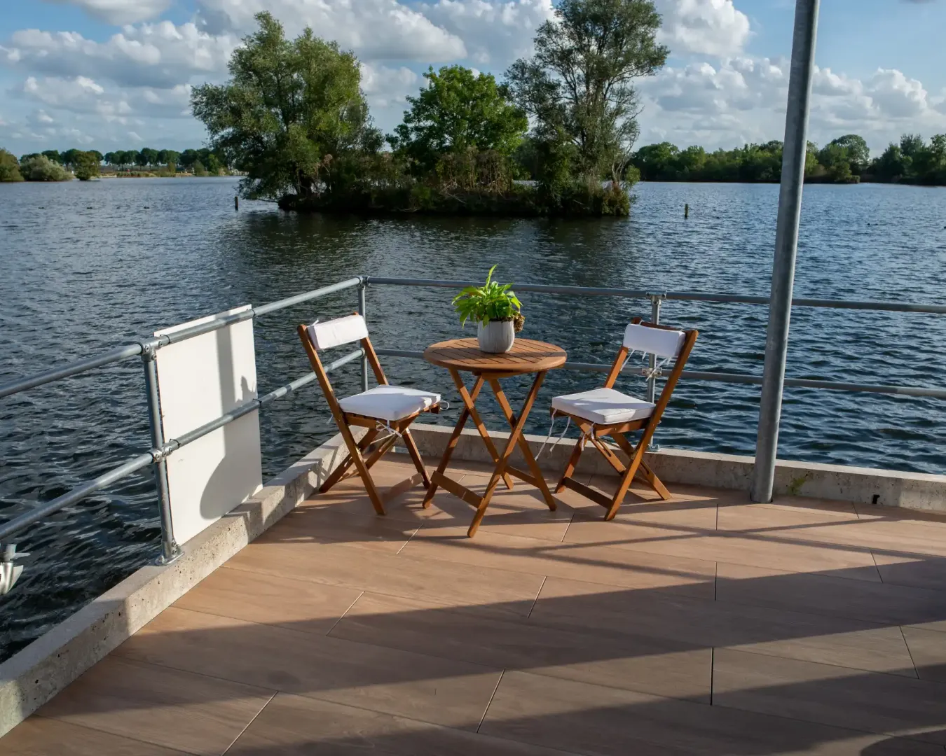 Terras op woonboot