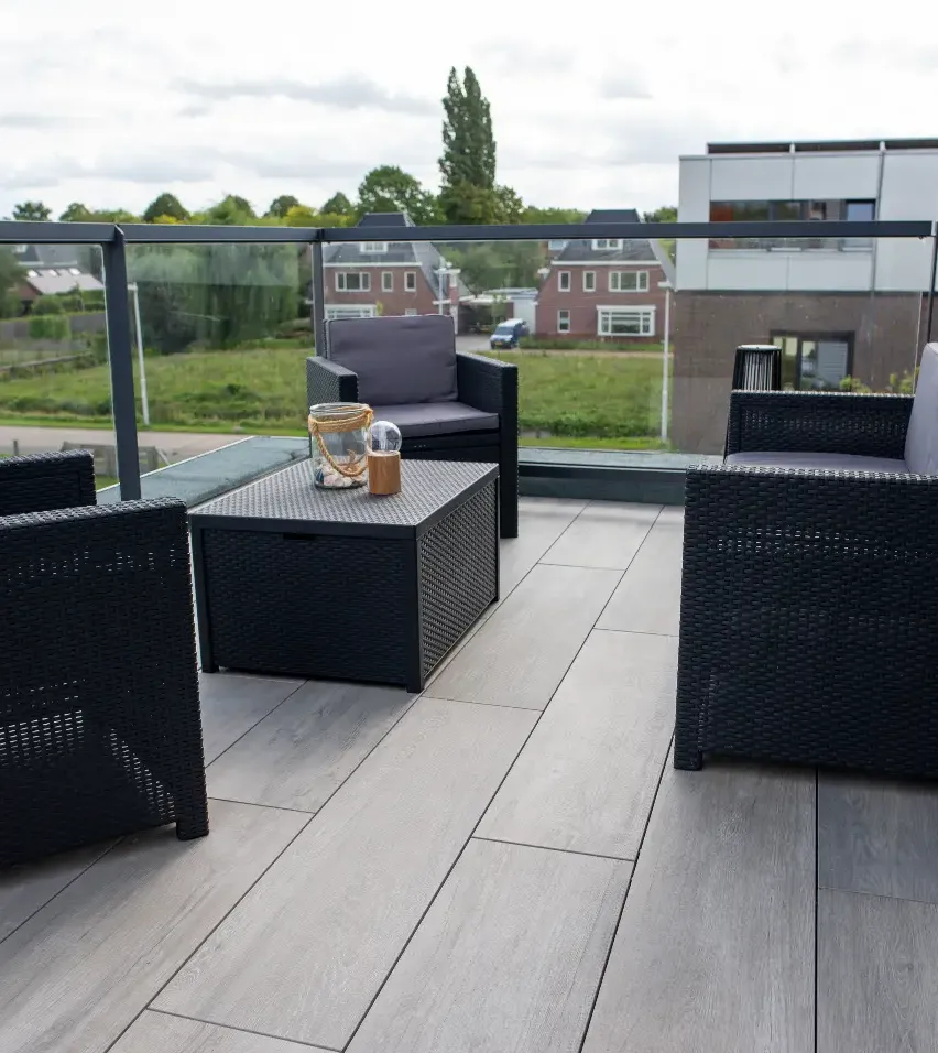 Modern dakterras Utrecht met Nau Fado houtlooktegels