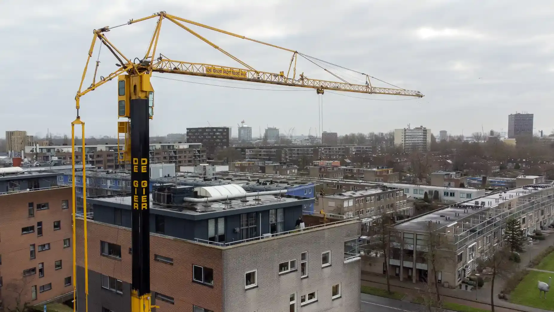 hijskraan bij penthouse