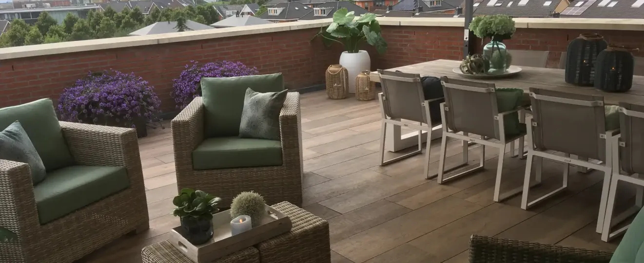 Houtlooktegels op dakterras Penthouse Houten